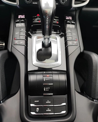 Porsche Cayenne cena 154900 przebieg: 105000, rok produkcji 2017 z Katowice małe 781